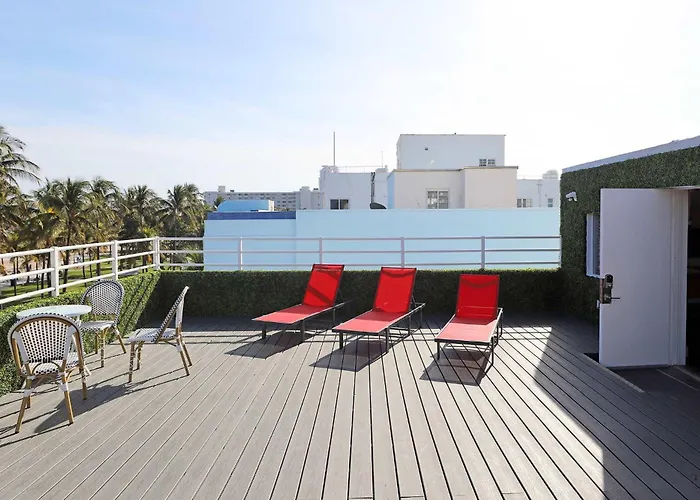 Ocean Drive Rooftop Suite With Ocean Views & Terrace